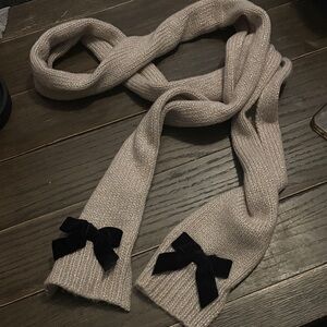 Kate spade Beige  glittery Knit Scarf with Black Bows nwot